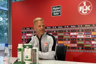 Premiere: Markus Anfang bei seiner ersten Pressekonferenz als FCK-Trainer.