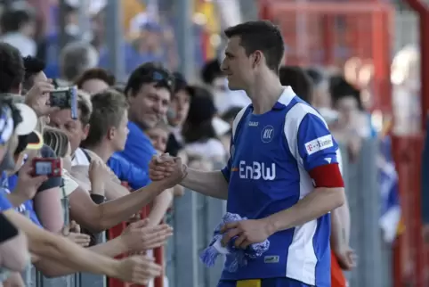 Schon als Spieler des KSC nah an den Fans: Mario Eggimann, hier im Jahr 2008.