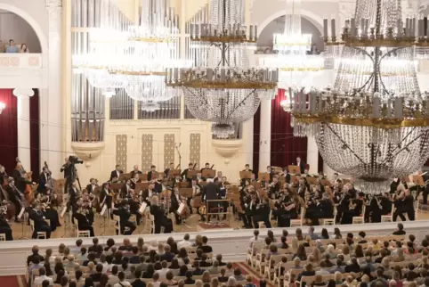 Großer Erfolg: Konzert vor der vollbesetzten Philharmonie in St. Petersburg. 