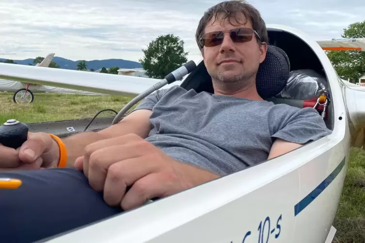Frank Schwerdtfeger fliegt nicht nur virtuell, sondern sitzt vor allem im Sommer oft in seinem Cockpit. 