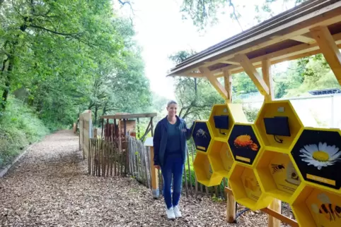 Auf dem Gelände der Tierauffangstation werden schon längere Zeit mehrere Bienenvölker betreut. Die stellvertretende Stationsleit