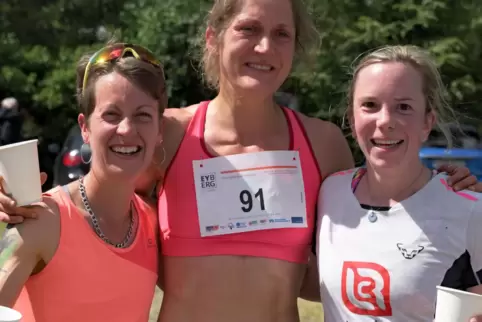 Die Schnellsten beim Wasgau-Cup-Lauf in Dahn. Tina Grimm (links) hat für Spirkelbach gemeldet, Natascha Hartl (Mitte) und Jessic