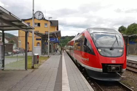 Inzwischen verkehren die Züge auf der Alsenzbahn (hier im Bahnhof Rockenhausen) wieder planmäßig. 