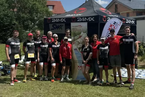 FCK-Triathleten beim Wettkampf in Mußbach: von links nach rechts: Sebastian Strasser, Claudia Spang, Alexander Wassmuth, Anna Mü