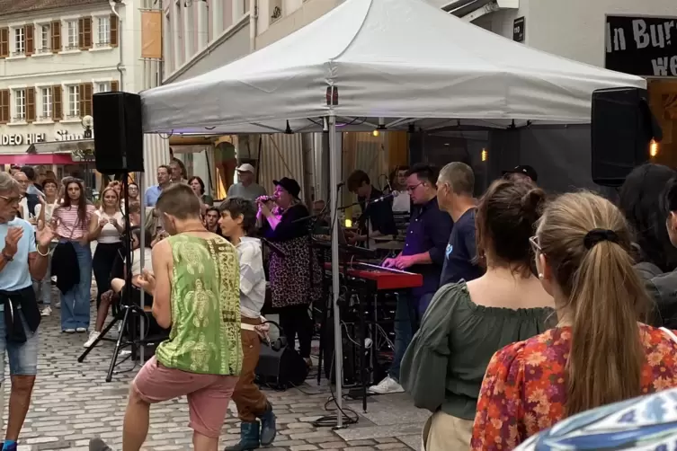 Groove in der Oberen Marktstraße. 