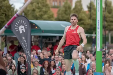 Der Sieger: Torsten Blech gewinnt das 26. Landauer Meeting mit 5,72 Metern und geht dreimal die 5,91 Meter an. 