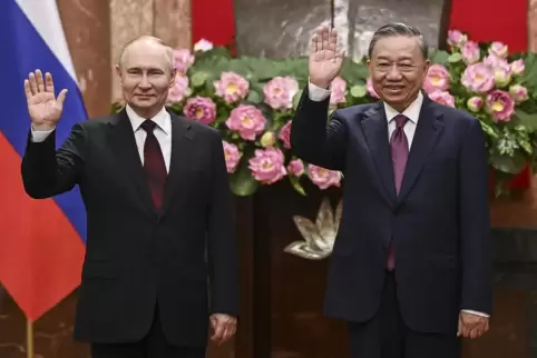 Der russische Präsident Wladimir Putin (links) war vorige Woche unter anderem beim vietnamesischen Präsidenten To Lam zu Gast. 