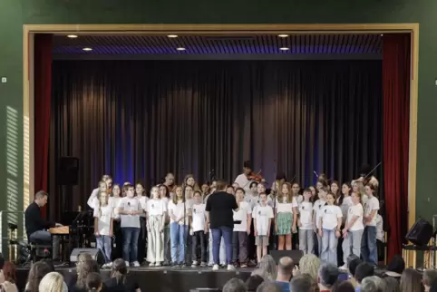 Spielten vor vollem Haus: die Ensembles des Rittersberg-Gymnasiums.