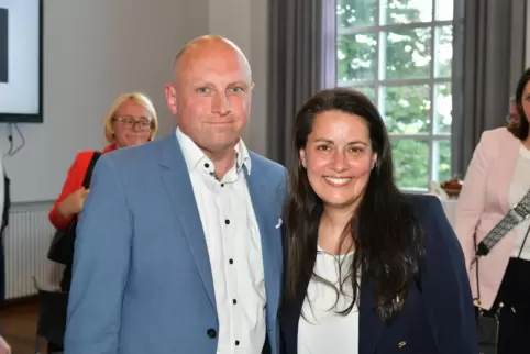 Carolin Lehberger, SPD, hat Ralph Schmidt (neben ihr) besiegt. 