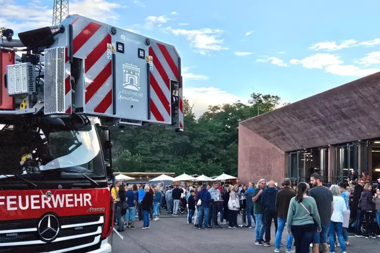 Mehrere Hundert Besucher waren am Samstagabend beim Fest auf dem Gelände der Feuerwehr An der Hexenbrücke. 