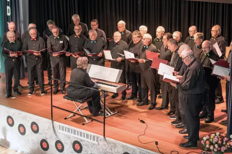 Der Projektchor bei der Premiere im Festhaus.