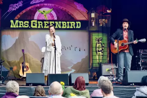 Tiefenentspannt: Mrs. Greenbird beim Konzert im Kulturgarten der Kammgarn. 