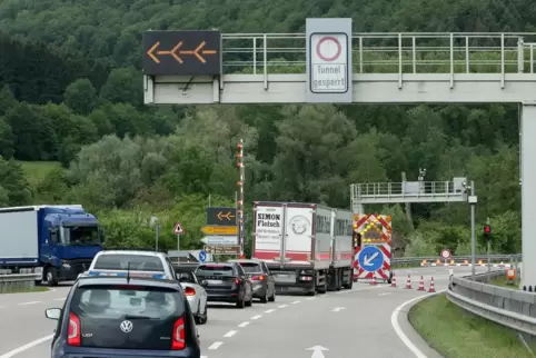 Die Bürgerinitiative fordert Tempo 30 auf den Umleitungsstrecken, wenn die B10-Tunnel mal wieder gesperrt sind. 