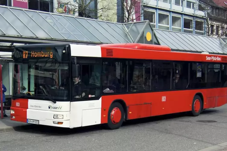 Entweder sollen auf der Linie R7 zwischen Zweibrücken und Homburg mehr Busse verkehren oder es sollen größere Fahrzeuge eingeset