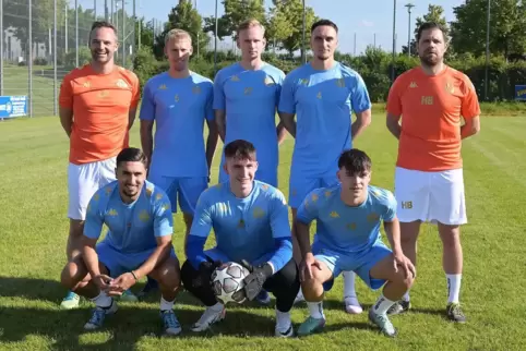 Trainer Daniel Paulus (hinten links) mit den Neuen (hinten, von links) Mike Andreas, Thomas Selensky, Michael Müller und Co-Trai