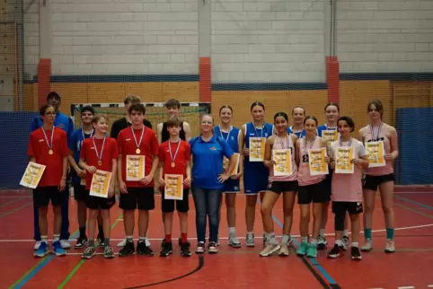 Die Sieger und Siegerinnen der männlichen und weiblichen U14 und U16 beim 3x3-Turnier. 