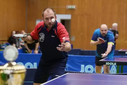 Marcel Eberhahn (Team Waldfischbach/Steinalben) schlägt auf. 