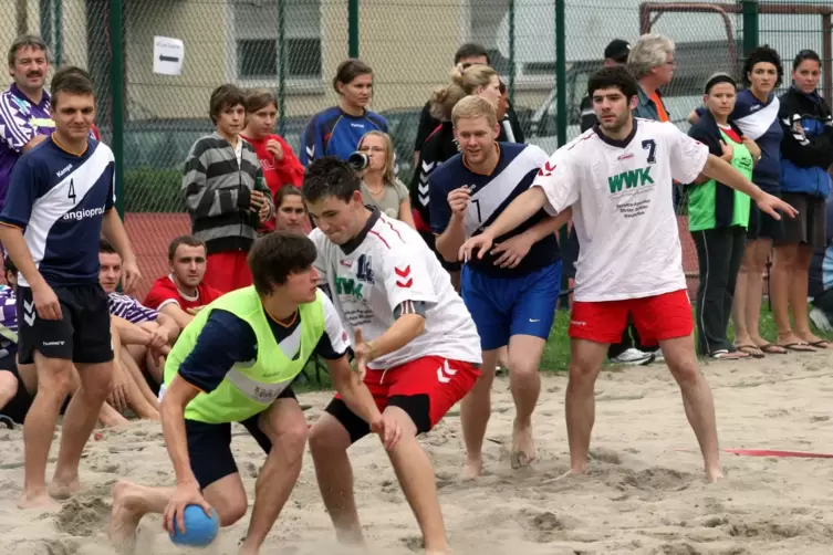 Spaß garantiert: Beachhandball in Waldsee.