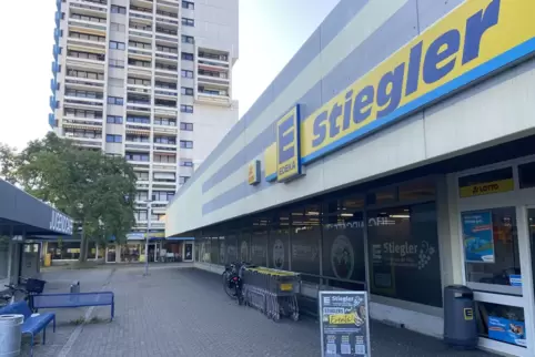 Der Mietvertrag für den Edeka-Markt am Jakobsplatz läuft Ende 2025 aus. Wie es danach weitergeht, wissen die Betreiber noch nich