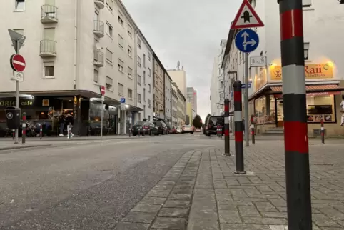 Die Bahnhofstraße im Wandel: Kleingewerbetreibende aus arabischen Ländern haben hier Läden eröffnet.