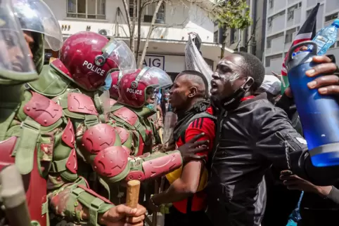 Die seit Wochen andauernden Proteste gegen massive Steuererhöhungen in Kenia sind am Dienstag eskaliert.