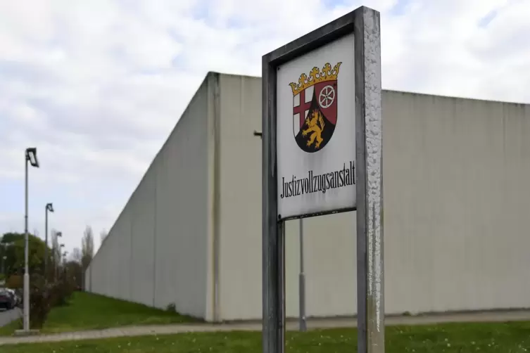 Der 34-Jährige sitzt in Frankenthal im Gefängnis.