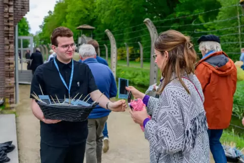 Im Einsatz: Felix Flörchinger hat Niederländisch gelernt und macht Führungen in der Gedenkstätte Kamp Vught in der Nähe von ’s-H