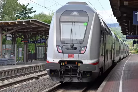 Gefährdet ist unter anderem die IC-Linie von Karlsruhe über Nürnberg nach Leipzig, die durch Thüringen führt.