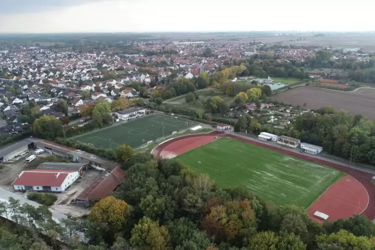 Im Bellheimer Stadion gehen nicht nur die Fußballer ihrem Hobby nach, auch die Leichtathleten des VfL Bellheim. 