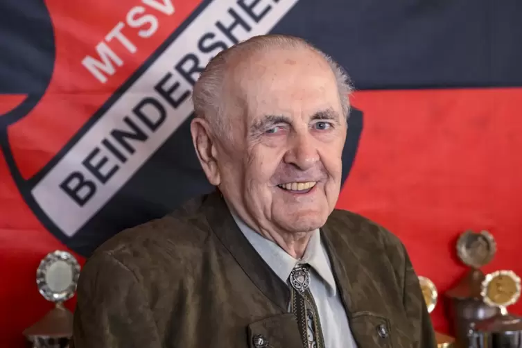 90 Jahre Mitglied beim MTSV Beindersheim: Hans Storzum.