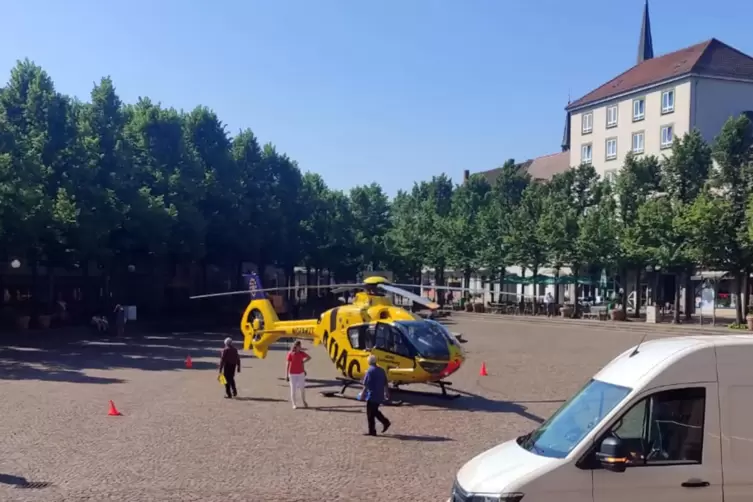 Der Rettungshubschrauber landete am Donnerstag auf dem Zweibrücker Schlossplatz. 