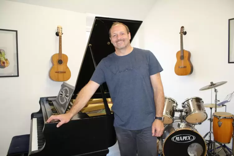 Unterrichten als Berufung: Seit 25 Jahren besteht Sascha Leichts Musikschule. 