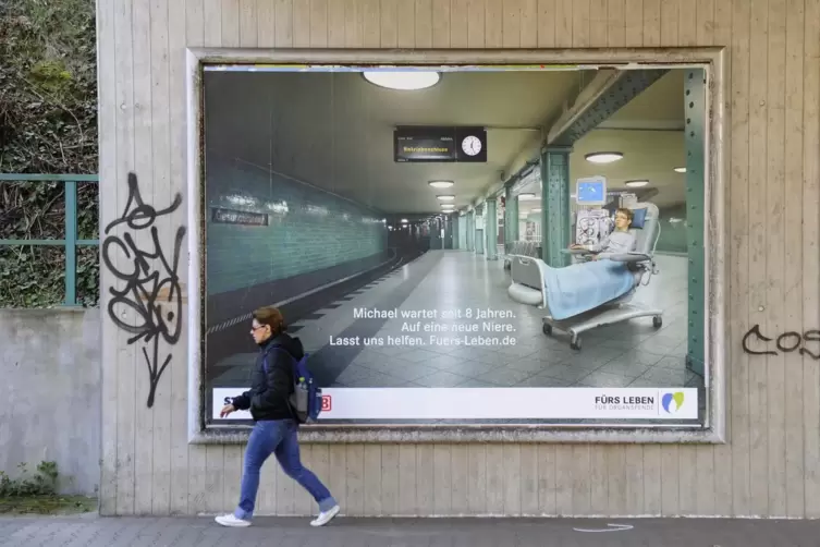 Warten, warten, warten: Bei einer Werbeaktion für die Organspende der Stiftung Fürs Leben wurden 2014 Plakatmotive von Patienten