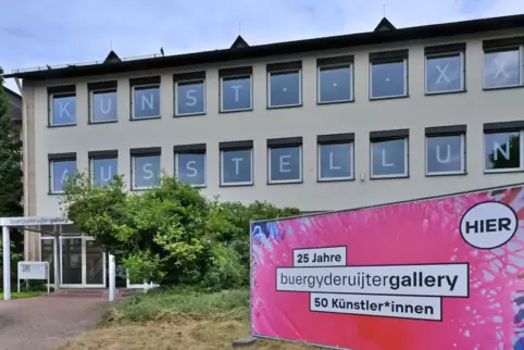 Der Eingang zur Ausstellung ist im modernen Teil des Gebäudekomplexes.