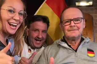 Bianca Walter, Dieter Berger und Bernd Pfaffmann drücken der deutschen Mannschaft die Daumen – natürlich im Storyville!