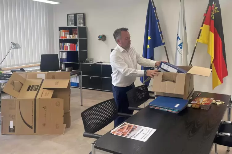 Packte schon am Freitag die Kisten im Büro. Stephan Wefelscheid, Parteichef der Freien Wähler, der kein Fraktionsvorsitzender wu