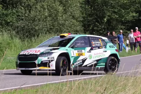 Heimatnah in bester Verfassung: Marijan Griebel und Tobias Braun (Hahnweiler/Maikammer) im Skoda Fabia RS Rally 2.