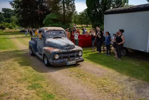 Zugegeben: Der alte Ami-Pick-Up war kein Sportwagen, dennoch zog er zahlreiche Blicke auf sich. 