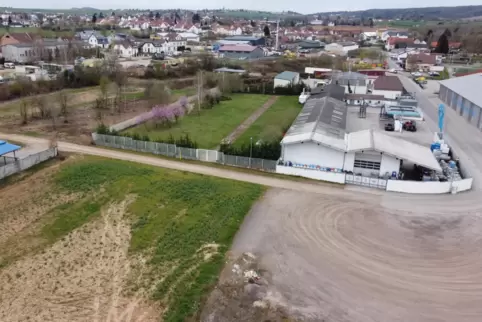 Im Hettenleidelheimer Gewerbegebiet fehlt noch der Ringschluss zwischen der Gaswerkstraße (rechts) und der Fabrikstraße.