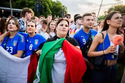 Ziemlich desillusioniert: italienische Fans am Samstagabend.