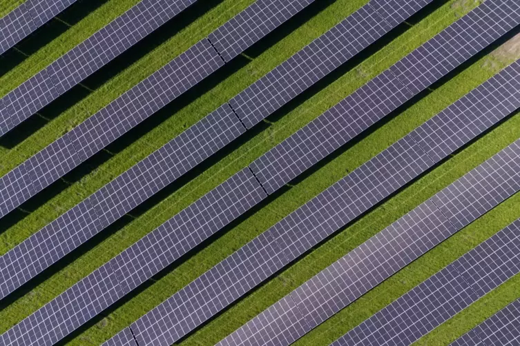 Fotovoltaik auf Freiflächen oder auf Dächern: Gerade für diese erneuerbare Energie sei die Gemeinde Bobenheim-Roxheim prädestini