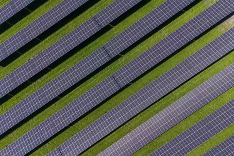 Fotovoltaik auf Freiflächen oder auf Dächern: Gerade für diese erneuerbare Energie sei die Gemeinde Bobenheim-Roxheim prädestini