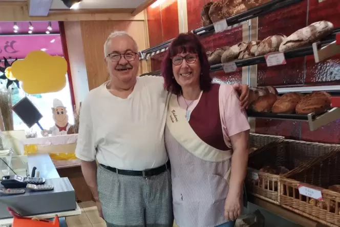 Rainer Jochim hat die Dorfbäckerei in Gaugrehweiler neu eröffnet. Mit dabei ist auch wieder Mitarbeiterin Anette Lang-May.