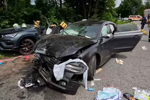 Autorennen mit Kindern an Bord? Sieben Verletzte nach Unfall