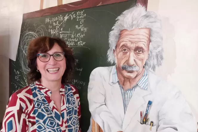 Die erste Frau an der Spitze sagt Servus: Sabine Schanz, Leiterin des Albert-Einstein-Gymnasiums, geht in den vorzeitigen Ruhest