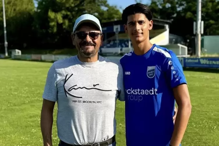 Taha Albayrak (rechts) mit dem Sportlichen Leiter Orhan Lokurlu.