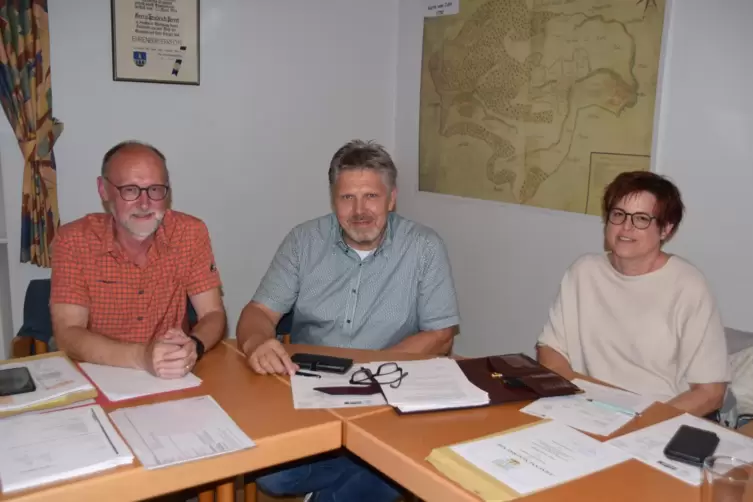 Die neue und alte Rumbacher Ortsspitze: Ralf Weber, Gerhard Knospe und Cindy Langenberger (von links). 