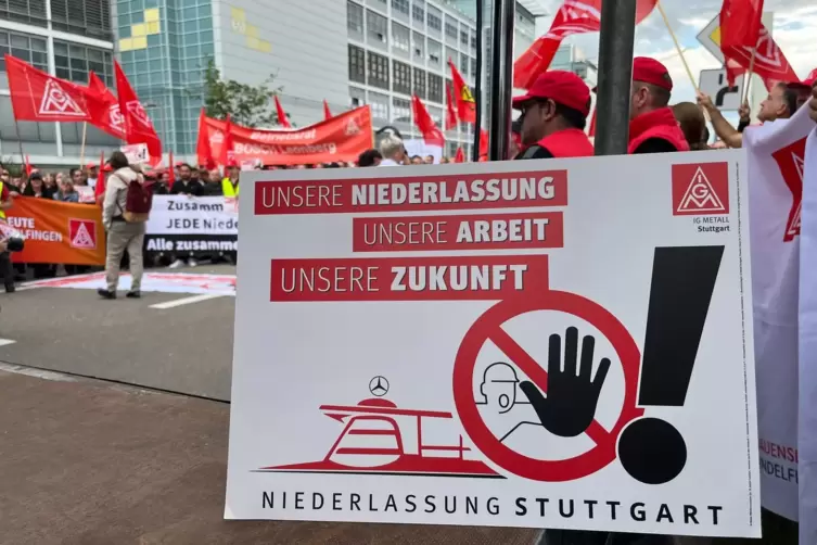 Protest gegen Verkauf von Mercedes-Autohäusern