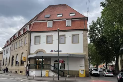 Die Postbank bietet in der Mannheimer Straße auch viele Postdienstleistungen an. 