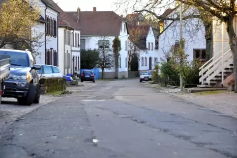 Der hintere Teil der Sonnenbergstraße in Schmitshausen– vor der Sanierung im Jahr 2010.